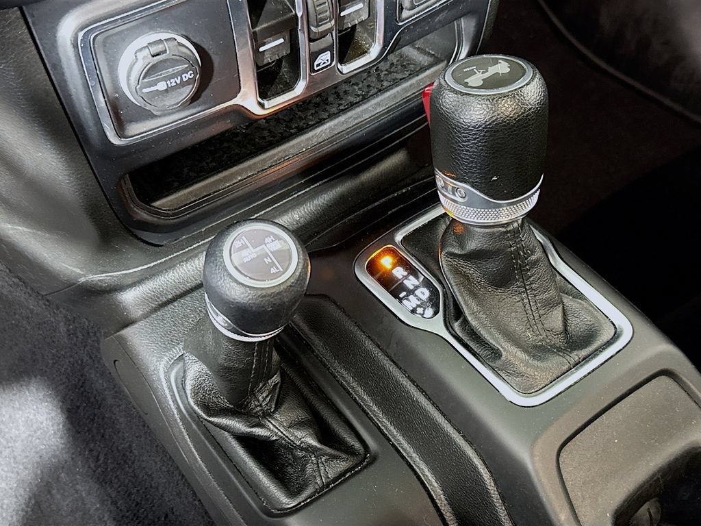 Used 2023 Jeep Wrangler Unlimited AWD/4WD image 16
