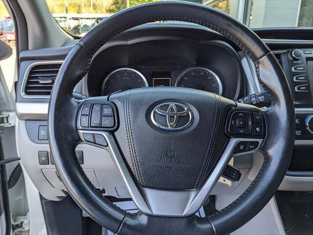 Used 2017 Toyota Highlander Plus w/ Protection Package #3 AWD/4WD image 12
