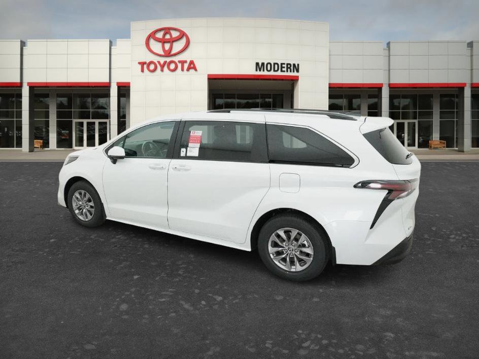 New 2026 Toyota Sienna XLE FWD image 13