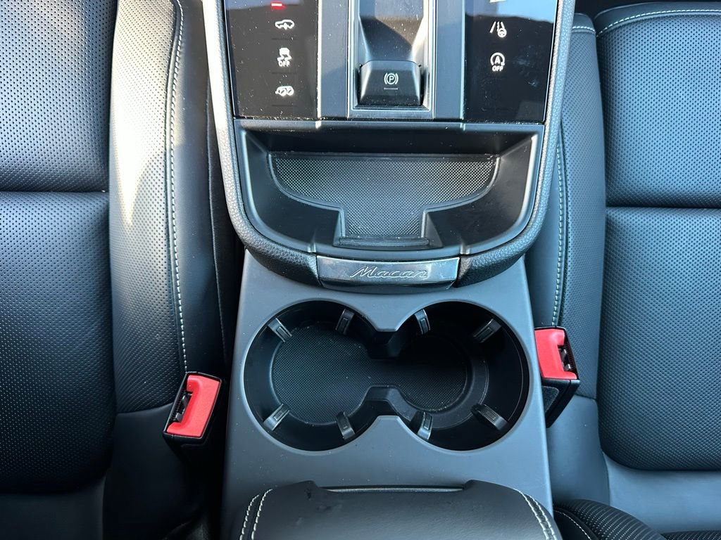 Certified 2025 Porsche Macan T image 26