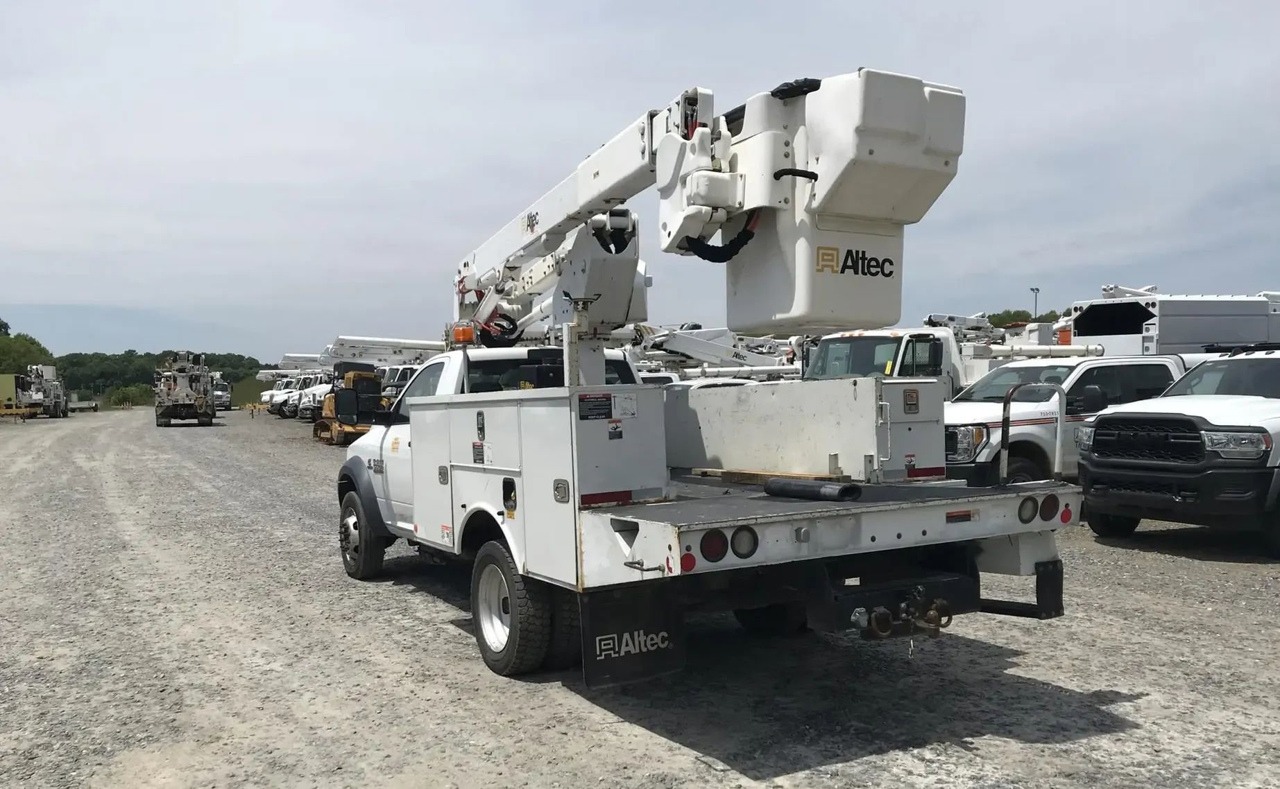 Used 2016 RAM 5500 Tradesman w/ Ambulance Prep Group RWD image 4