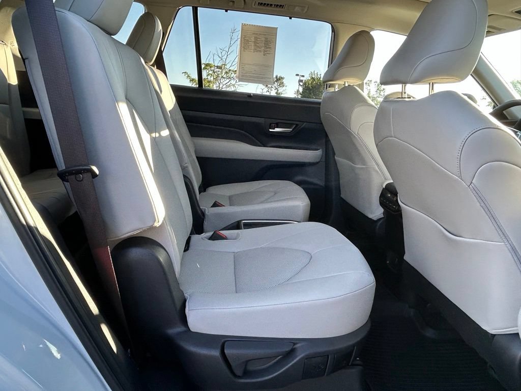 Used 2026 Toyota Grand Highlander AWD image 30