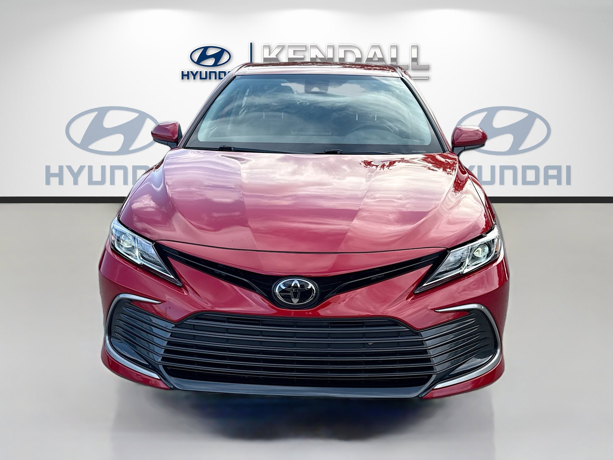 Used 2023 Toyota Camry LE image 2