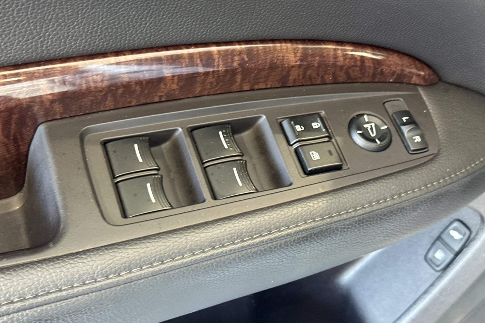 Used 2020 Acura MDX FWD image 13