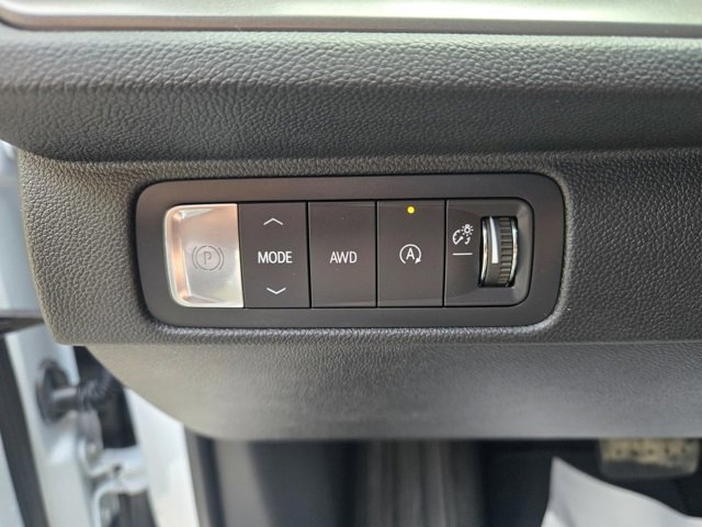 Used 2025 Chevrolet Traverse LT image 21