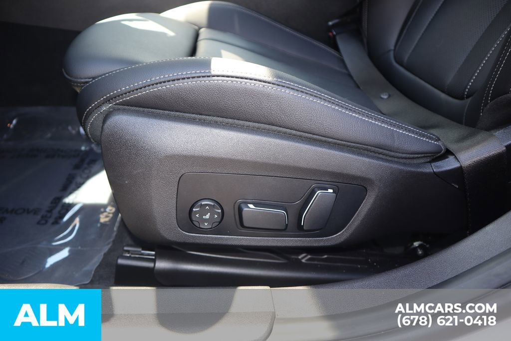 Used 2025 BMW 330i Sedan image 12