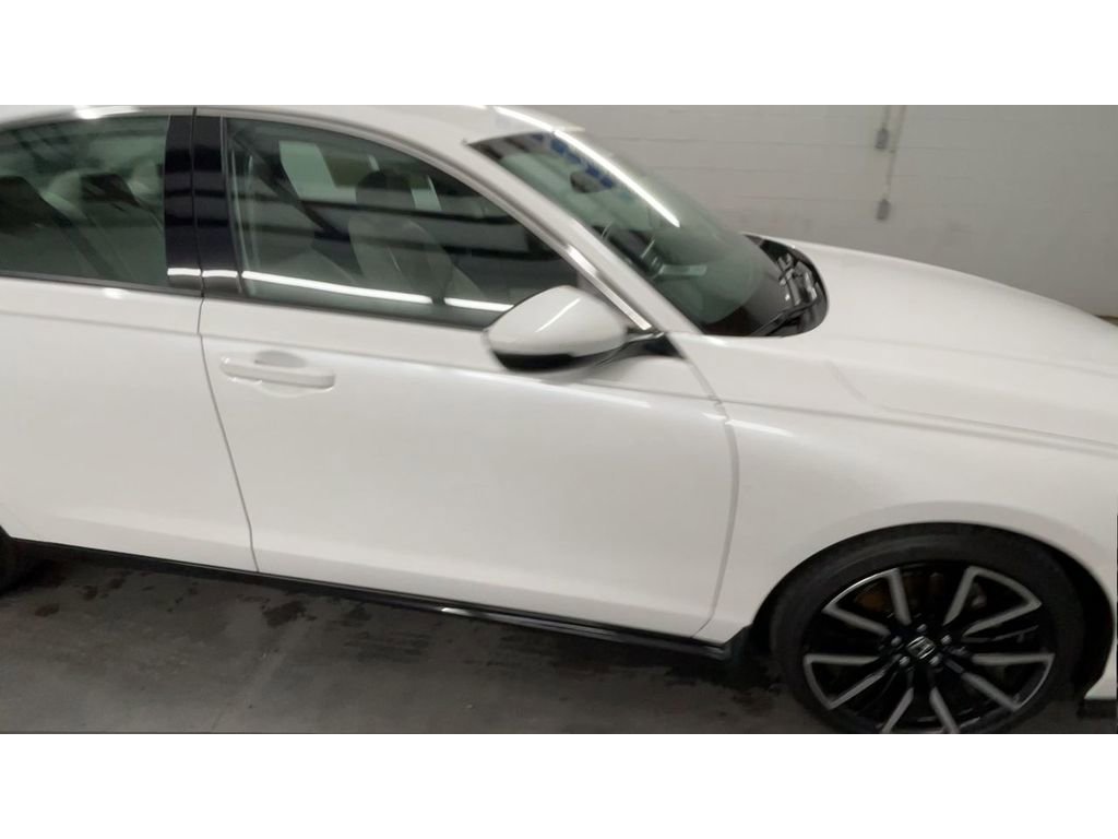 Used 2024 Honda Accord Touring image 2