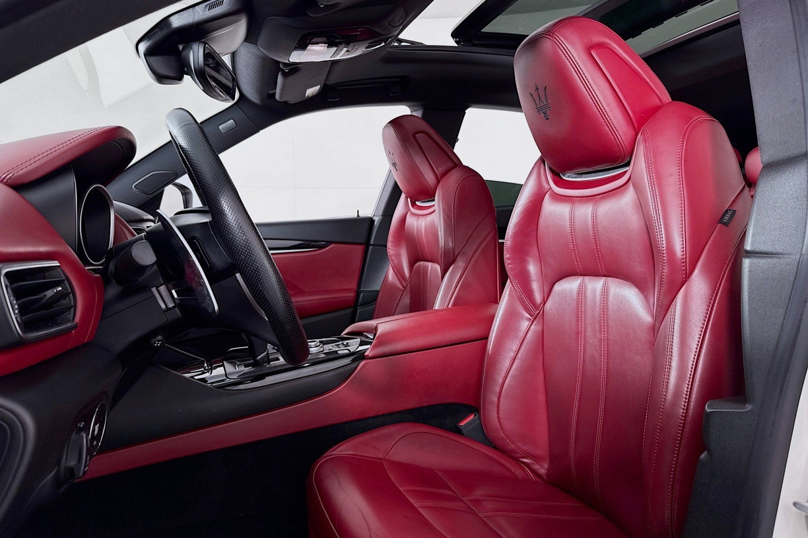 Used 2018 Maserati Levante GranSport image 16