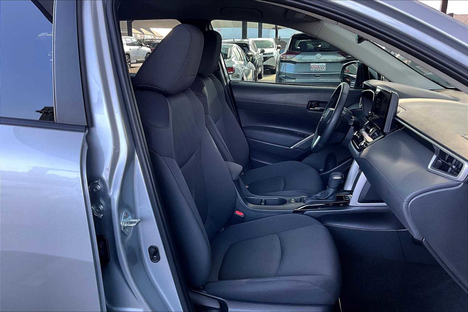 Used 2024 Toyota Corolla Cross LE image 8