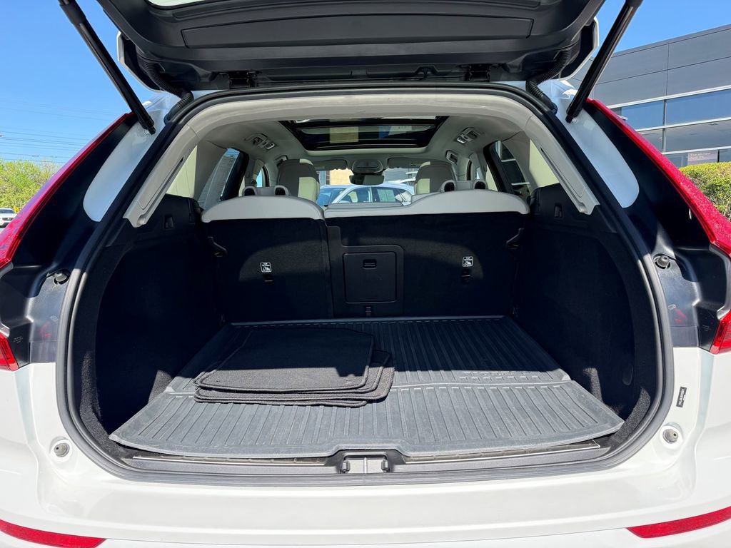 Used 2024 Volvo XC60 B5 Plus w/ Climate Package AWD/4WD image 25