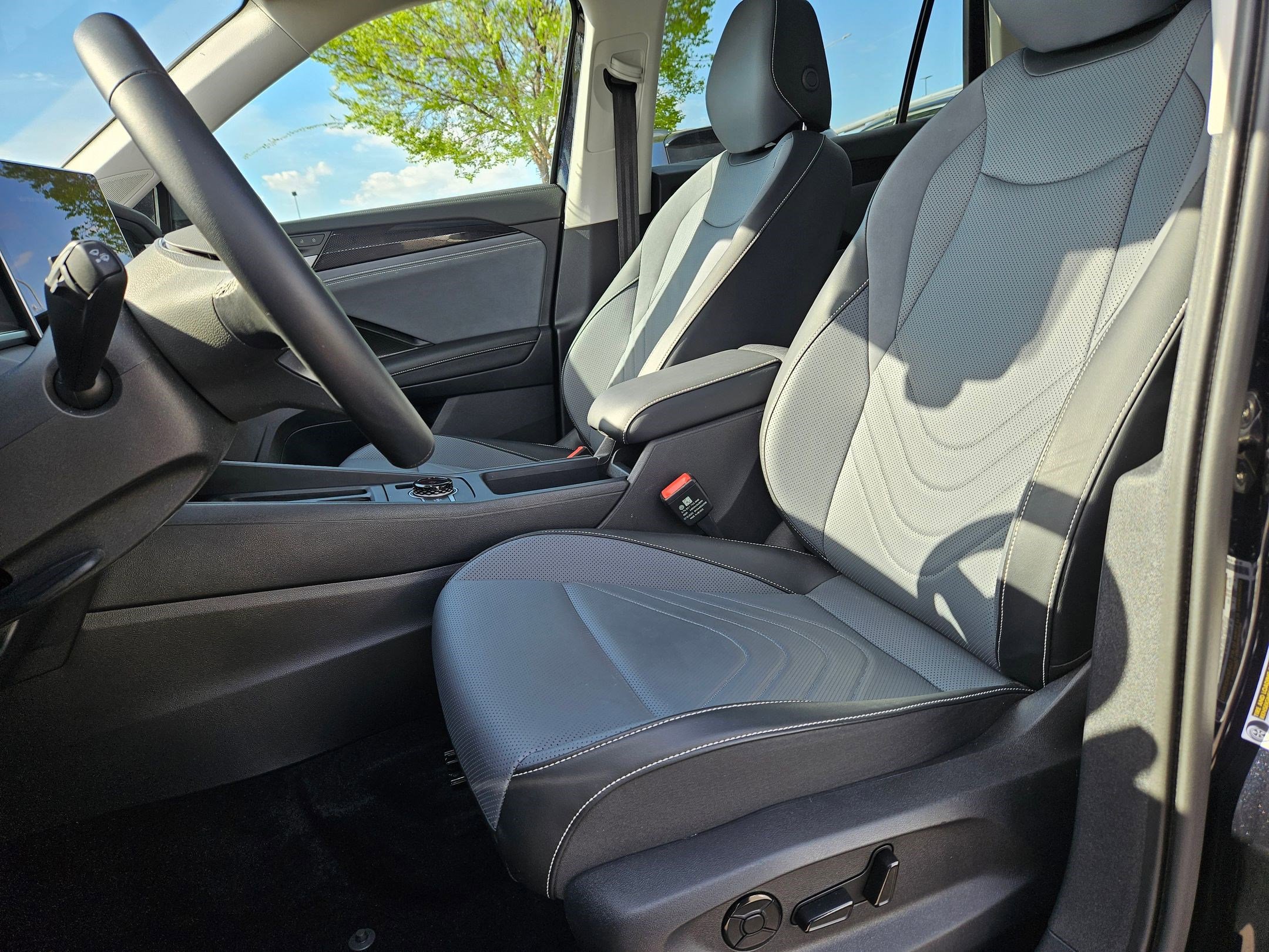 Used 2026 Volkswagen Tiguan SE image 18