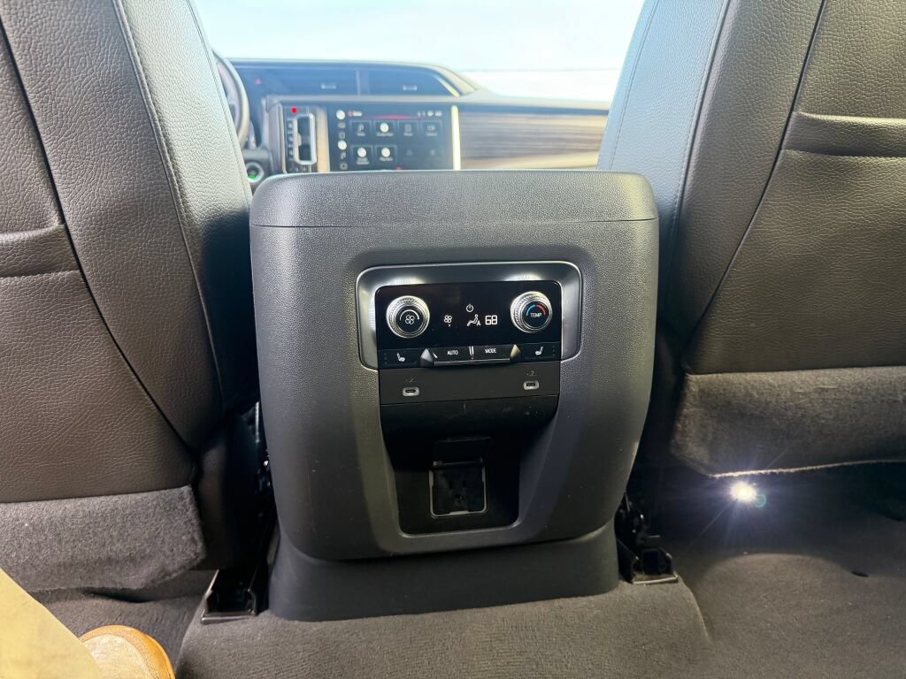 Used 2022 GMC Yukon XL Denali AWD/4WD image 22