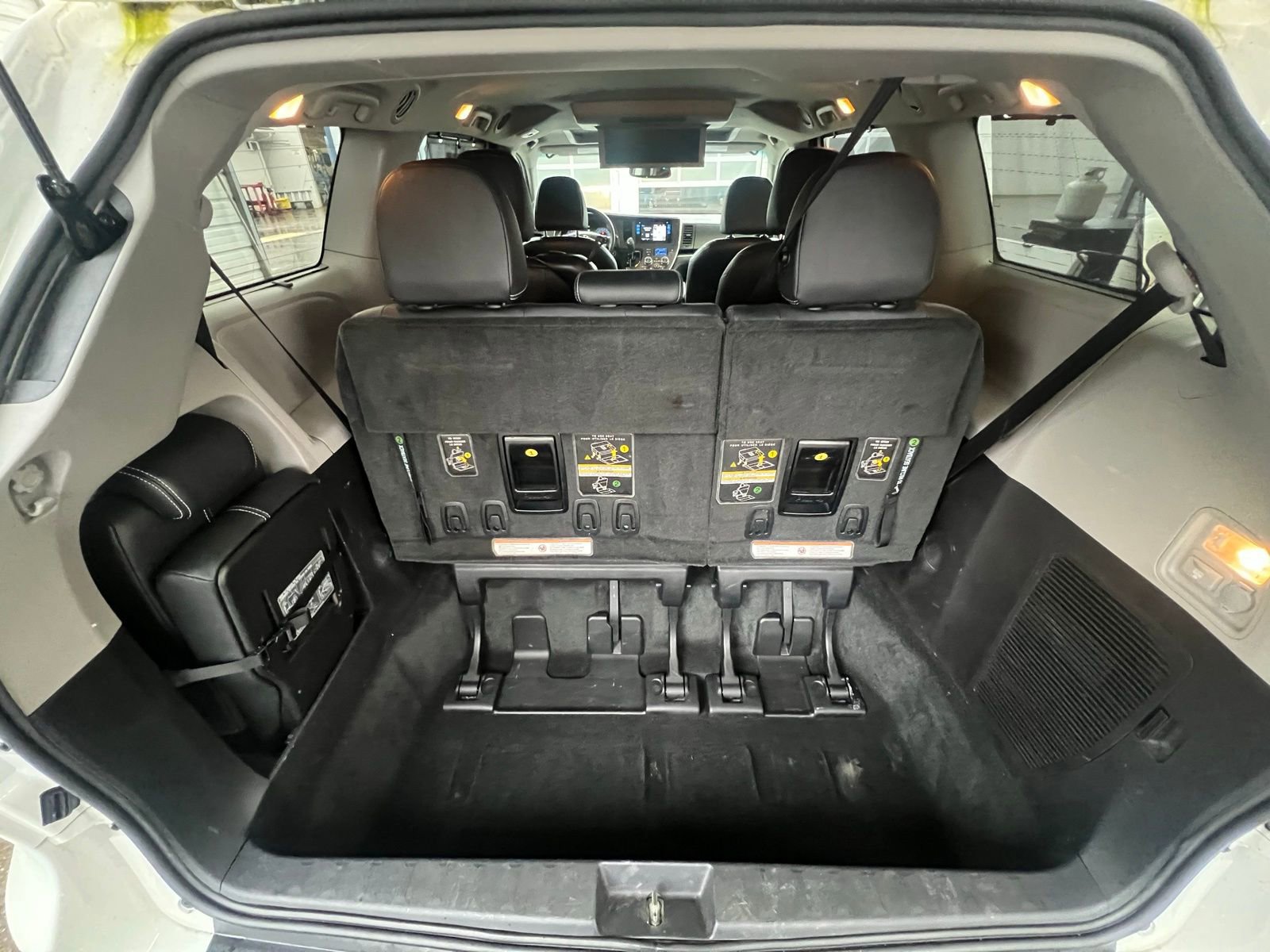 Used 2015 Toyota Sienna SE Premium image 7