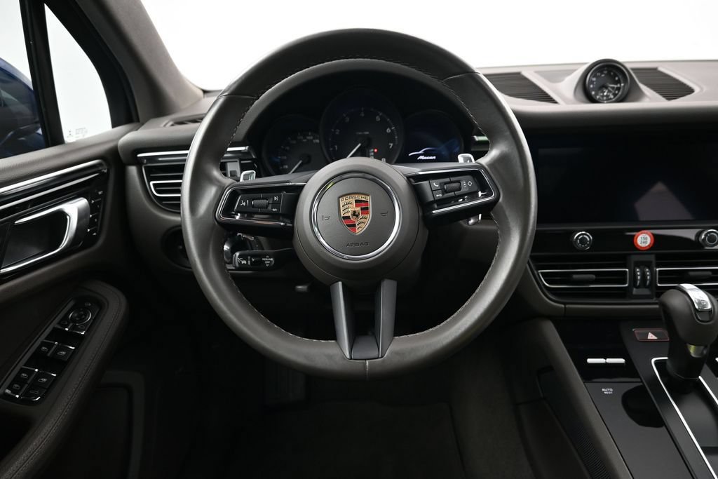 Certified 2023 Porsche Macan AWD/4WD image 13