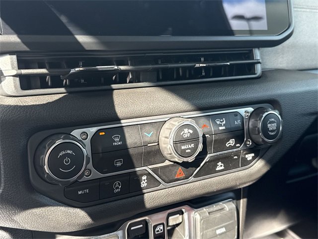 Used 2025 Jeep Gladiator Sport image 18