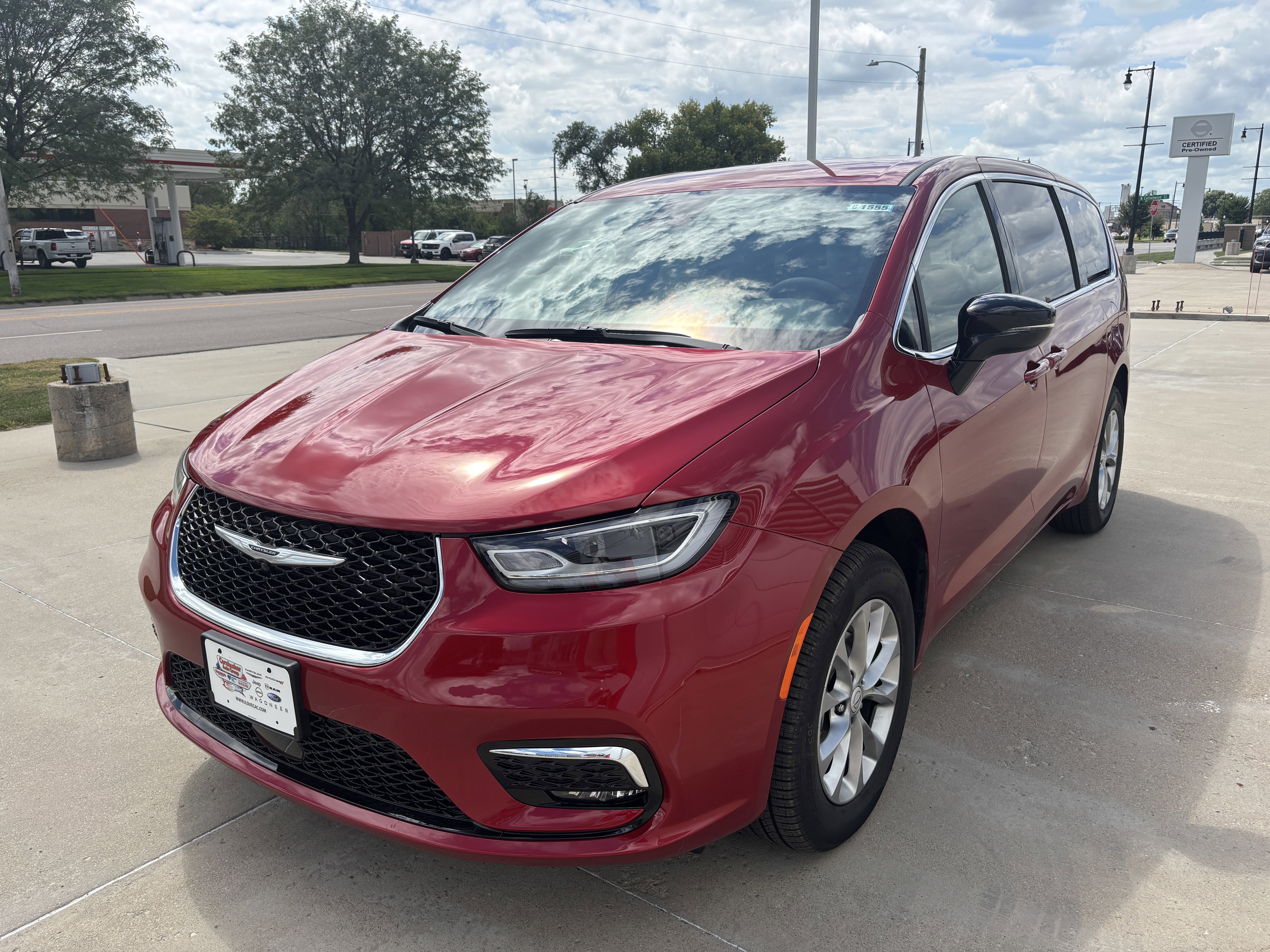 New 2026 Chrysler Pacifica Select image 4