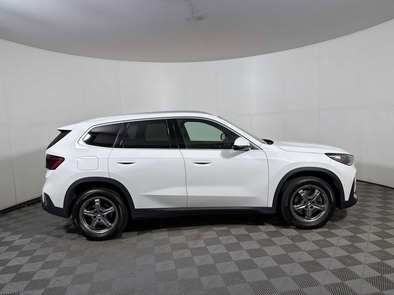 Used 2023 BMW X1 xDrive28i w/ Premium Package AWD/4WD image 7