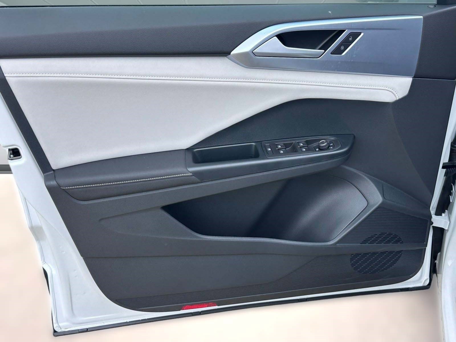 New 2026 Volkswagen Taos SE image 20