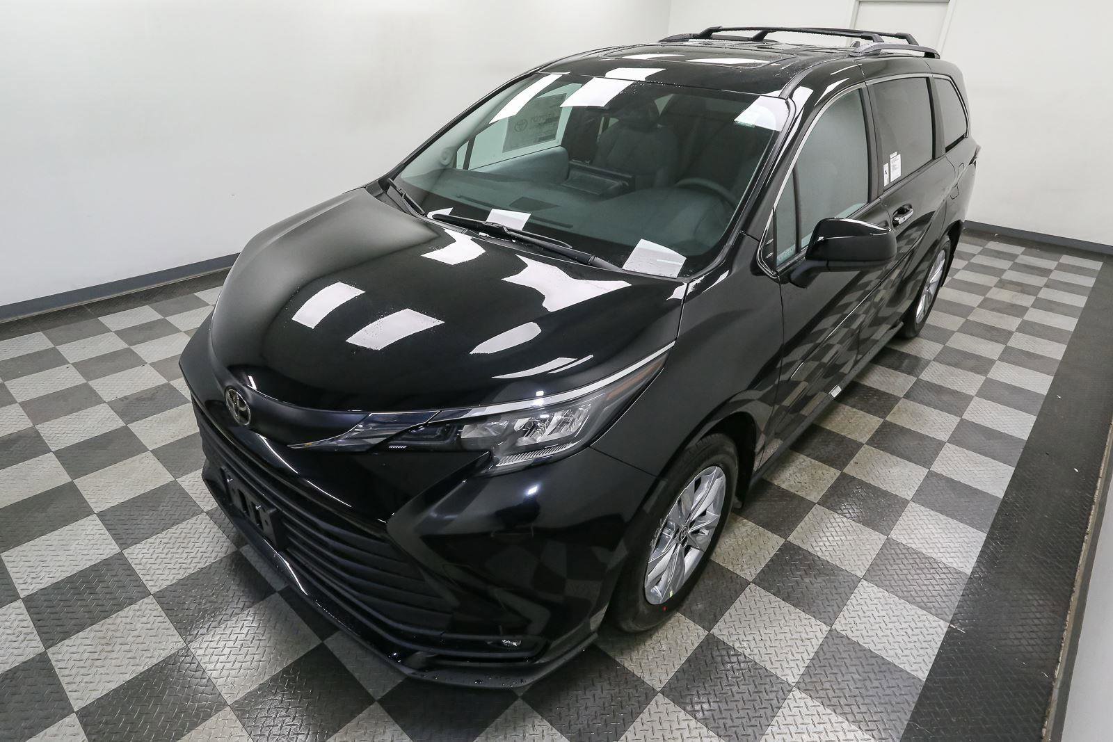 New 2026 Toyota Sienna XLE image 6