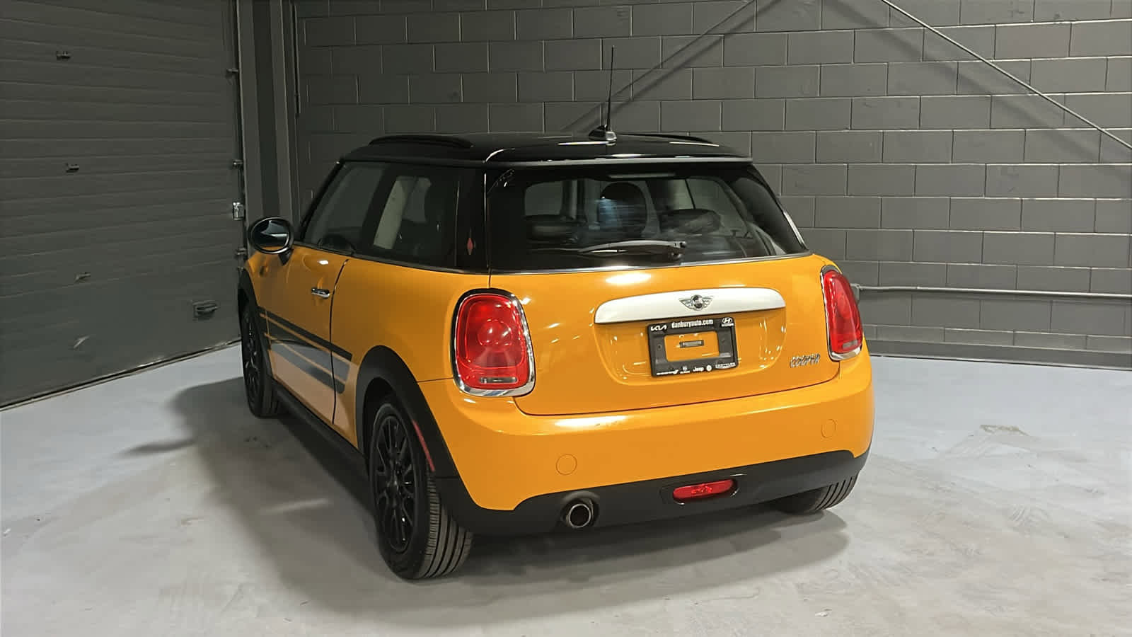 Used 2015 MINI Cooper 2-Door Hardtop FWD image 6