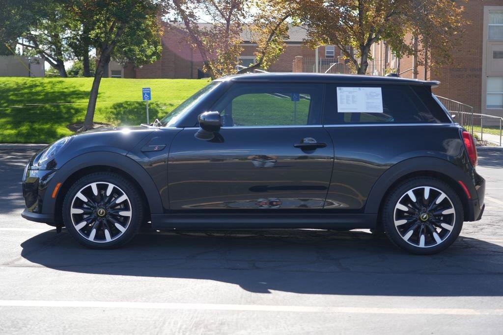 Used 2024 MINI Cooper SE FWD image 2