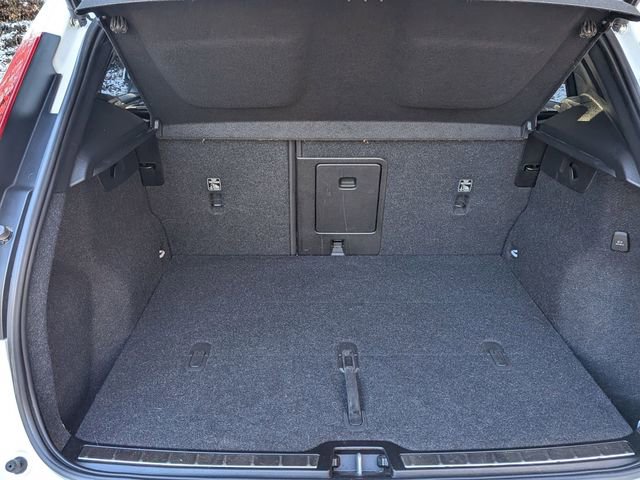 Certified 2023 Volvo XC40 B5 Plus image 30