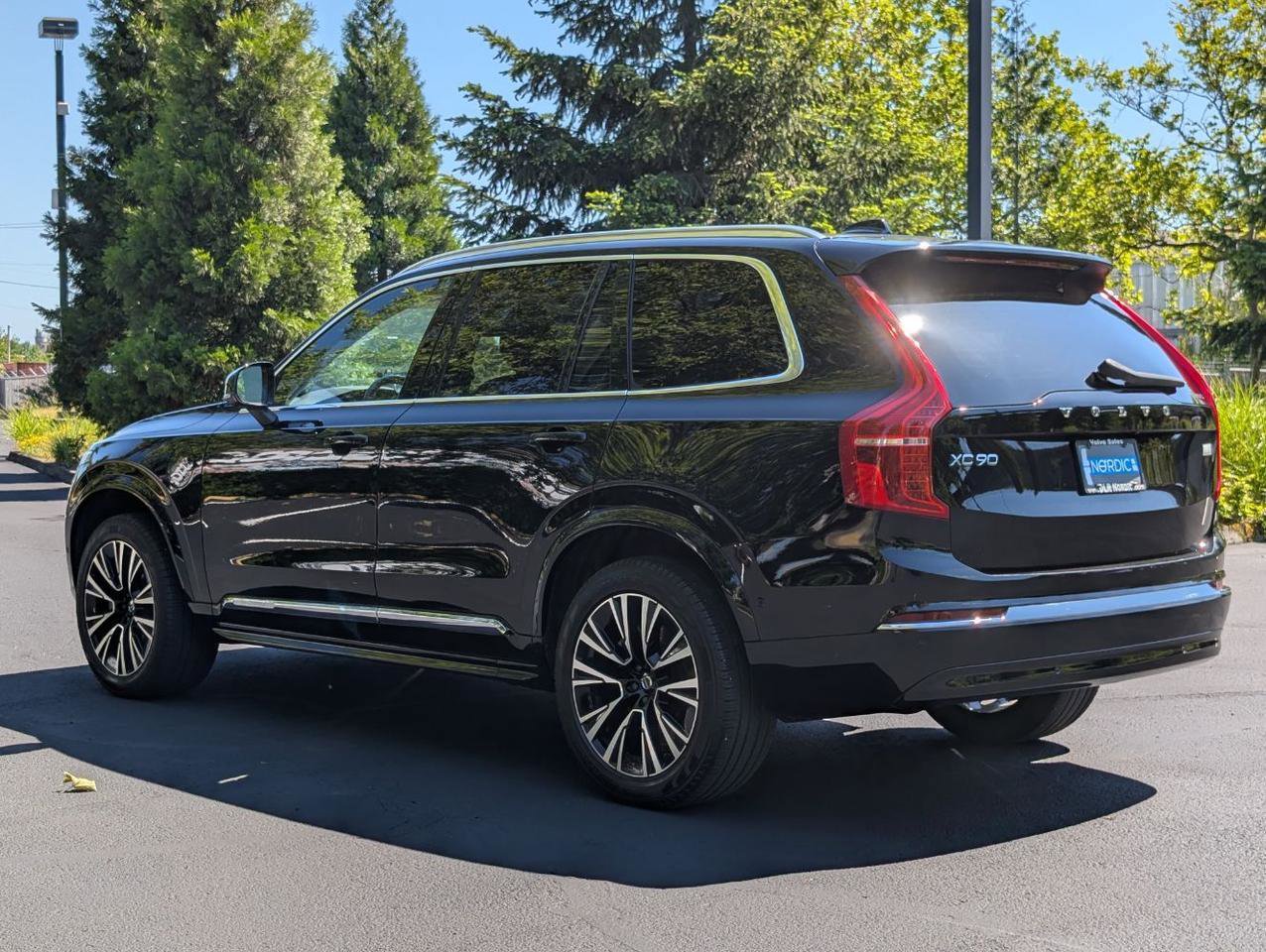 Used 2023 Volvo XC90 T8 Plus AWD/4WD image 5