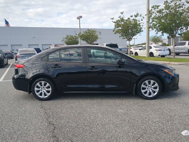 Certified 2025 Toyota Corolla LE image 3