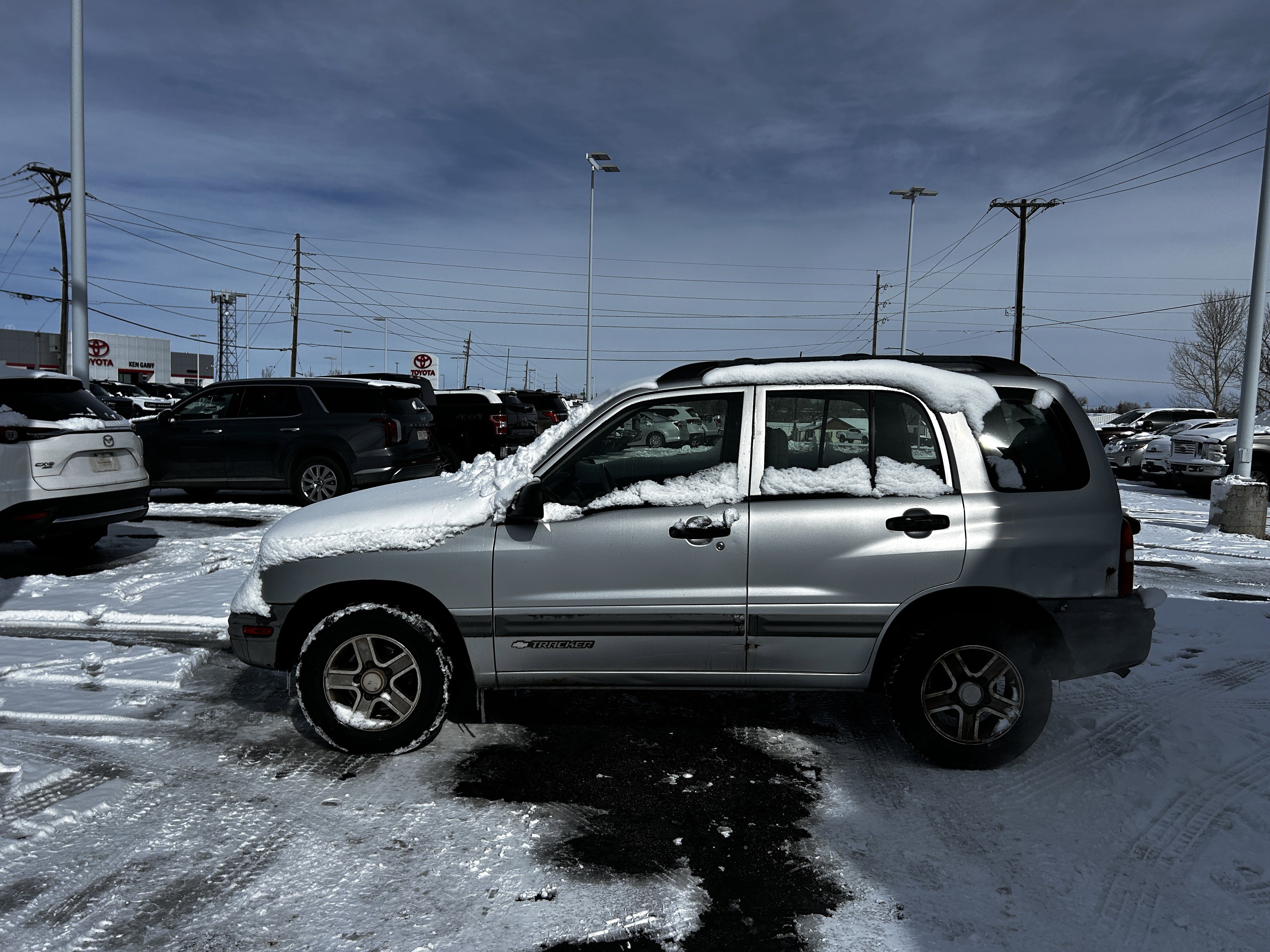Used 2003 Chevrolet Tracker 4WD w/ Preferred Equipment Group image 2