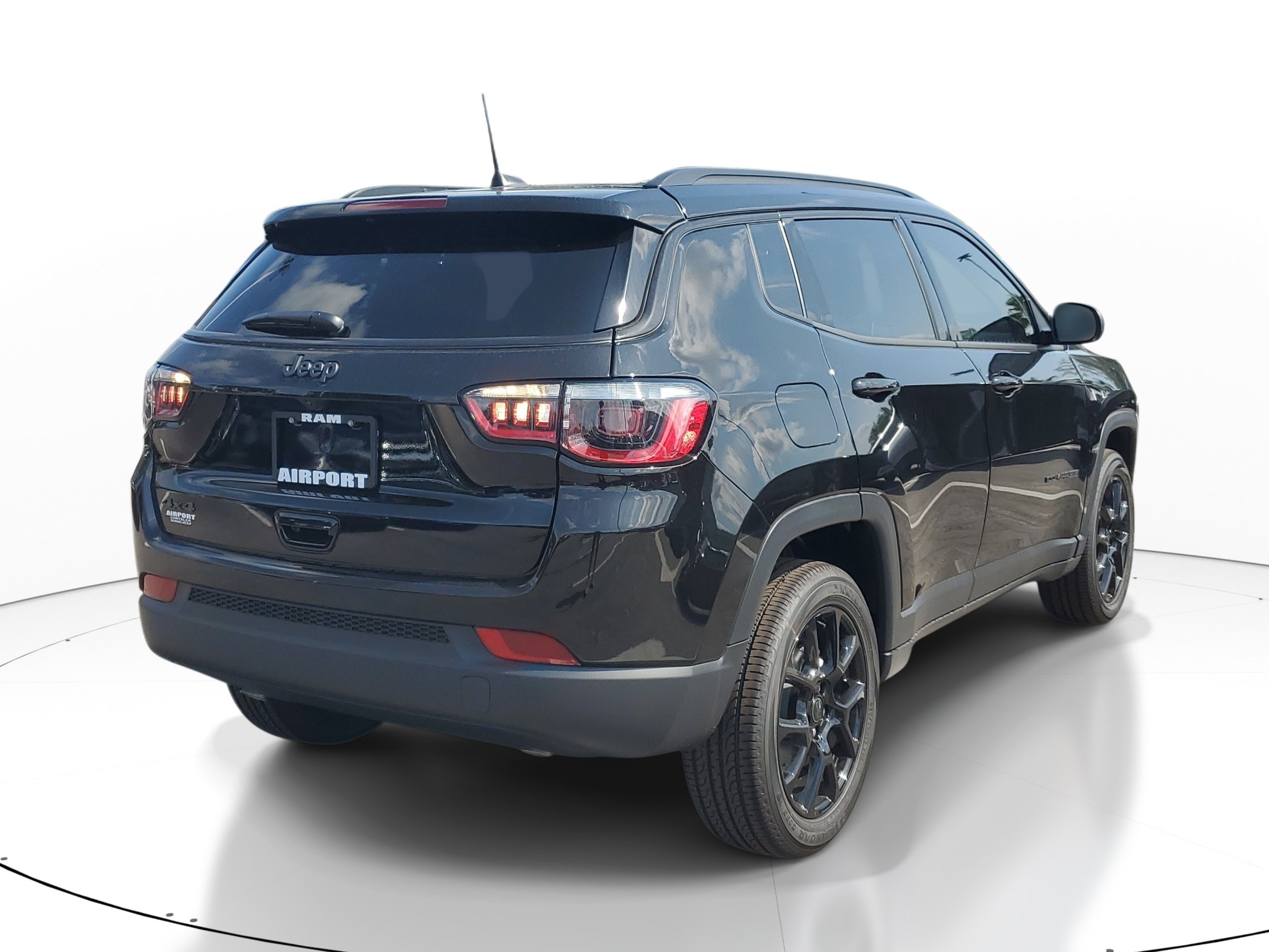 New 2026 Jeep Compass Latitude AWD/4WD image 4