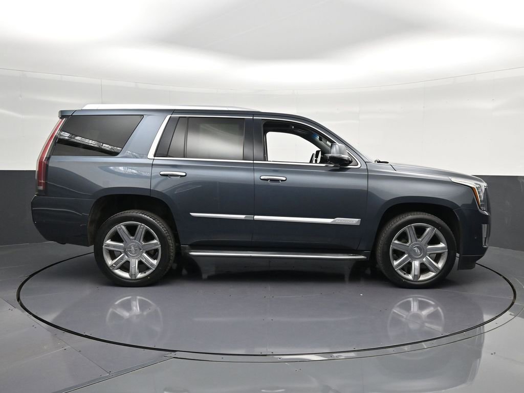 Used 2019 Cadillac Escalade Luxury RWD image 4