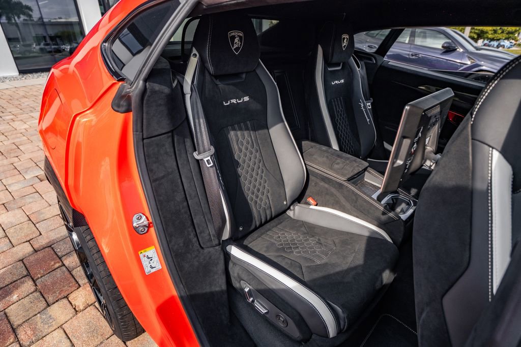 Used 2024 Lamborghini Urus Performante AWD/4WD image 43