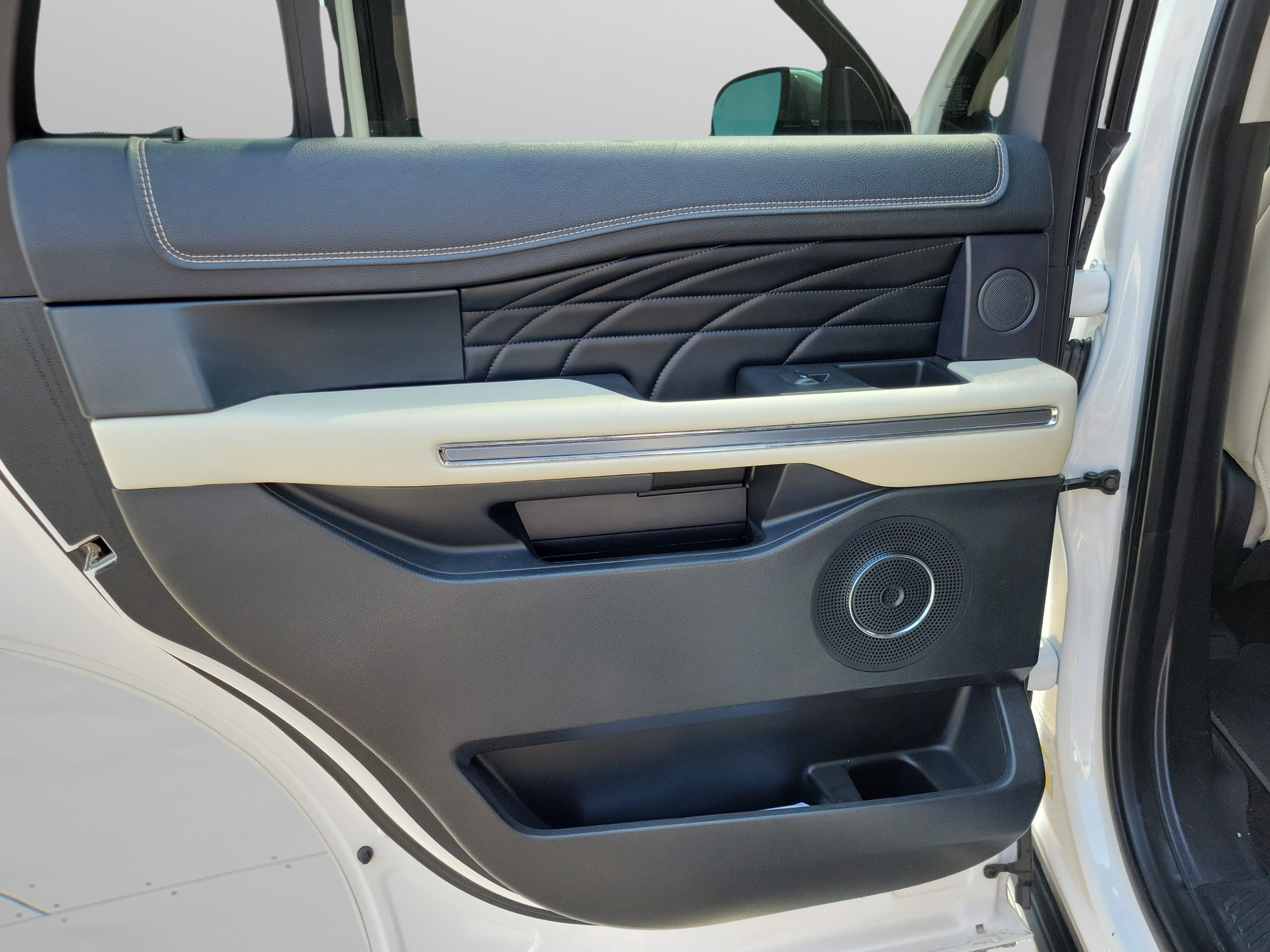 Used 2019 Ford Expedition Platinum RWD image 11
