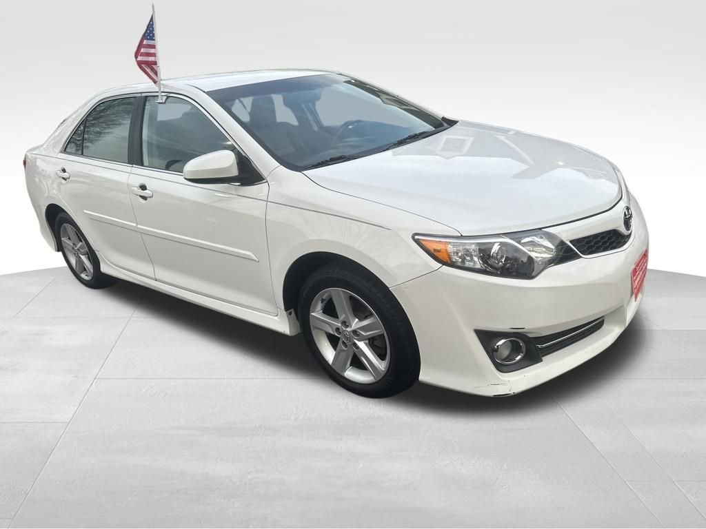 Used 2014 Toyota Camry SE image 9