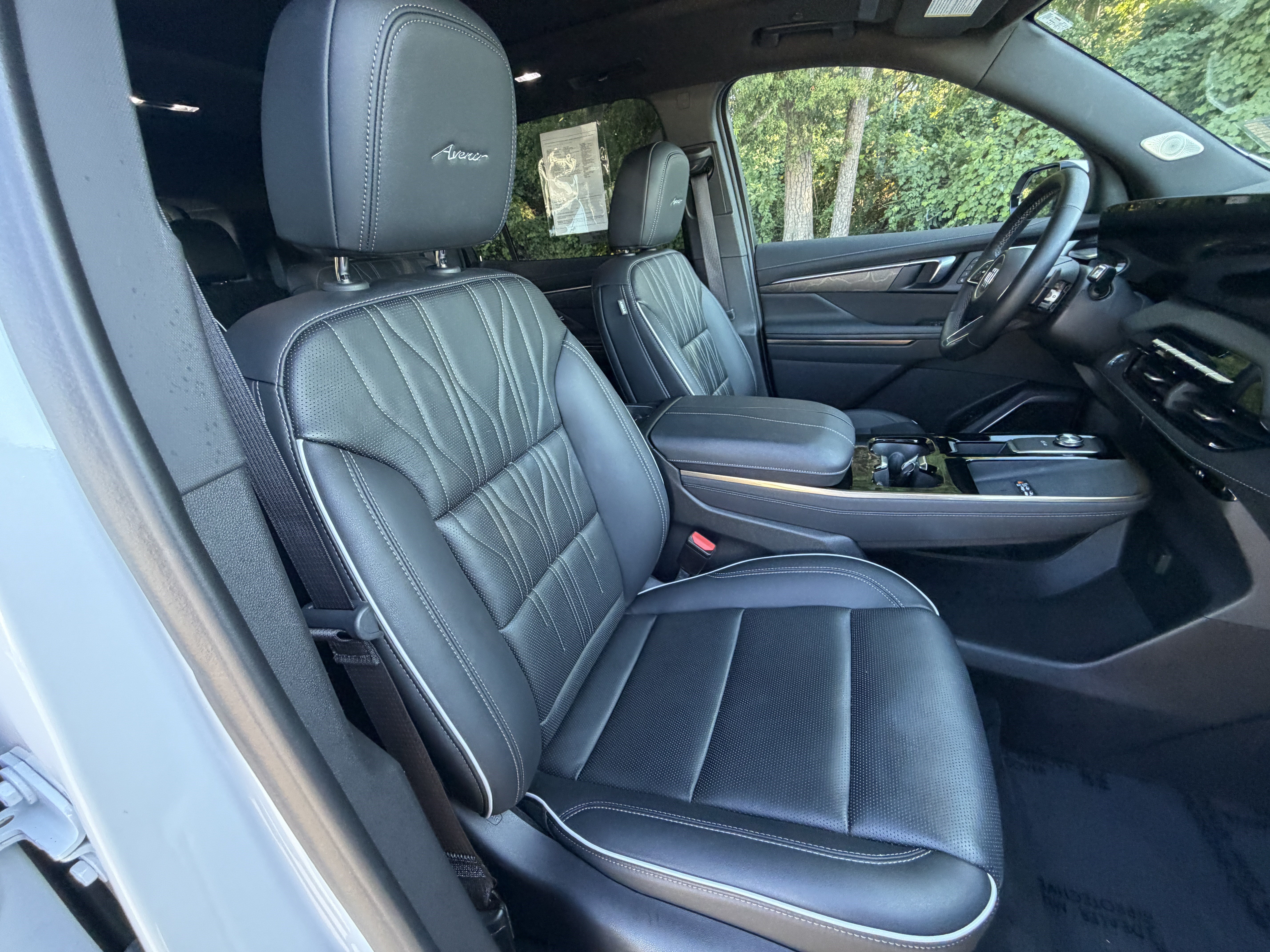 Used 2025 Buick Enclave Avenir FWD image 20