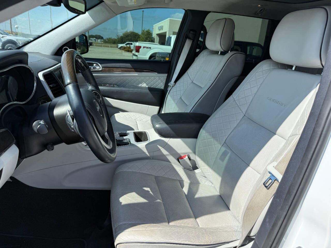 Used 2018 Jeep Grand Cherokee Summit image 9