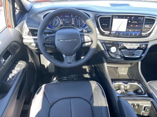 New 2027 Chrysler Pacifica Limited FWD image 12
