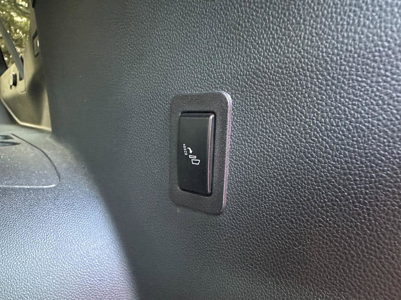 Used 2023 GMC Yukon XL AT4 image 26