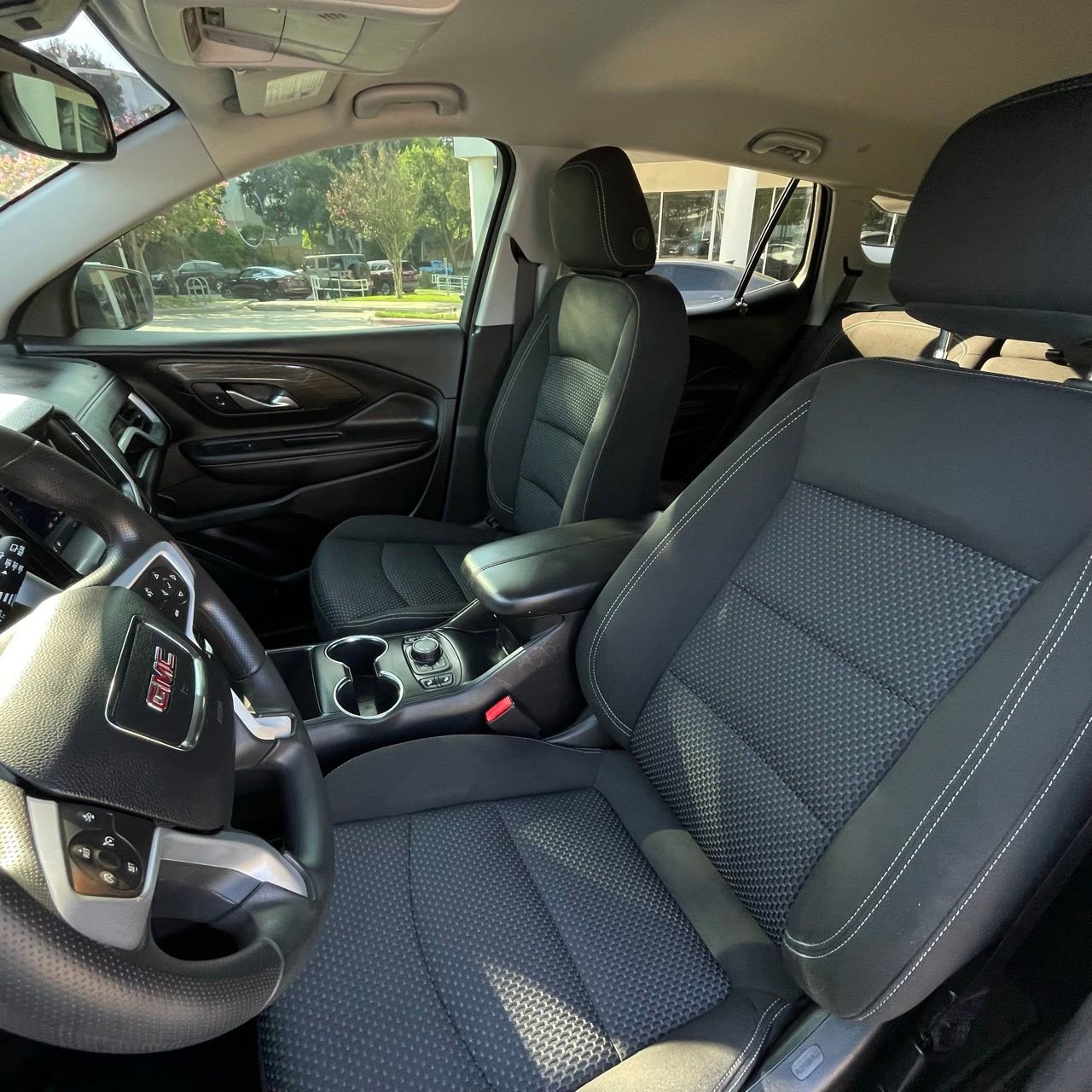 Used 2024 GMC Terrain SLE w/ Driver Convenience Package FWD image 21