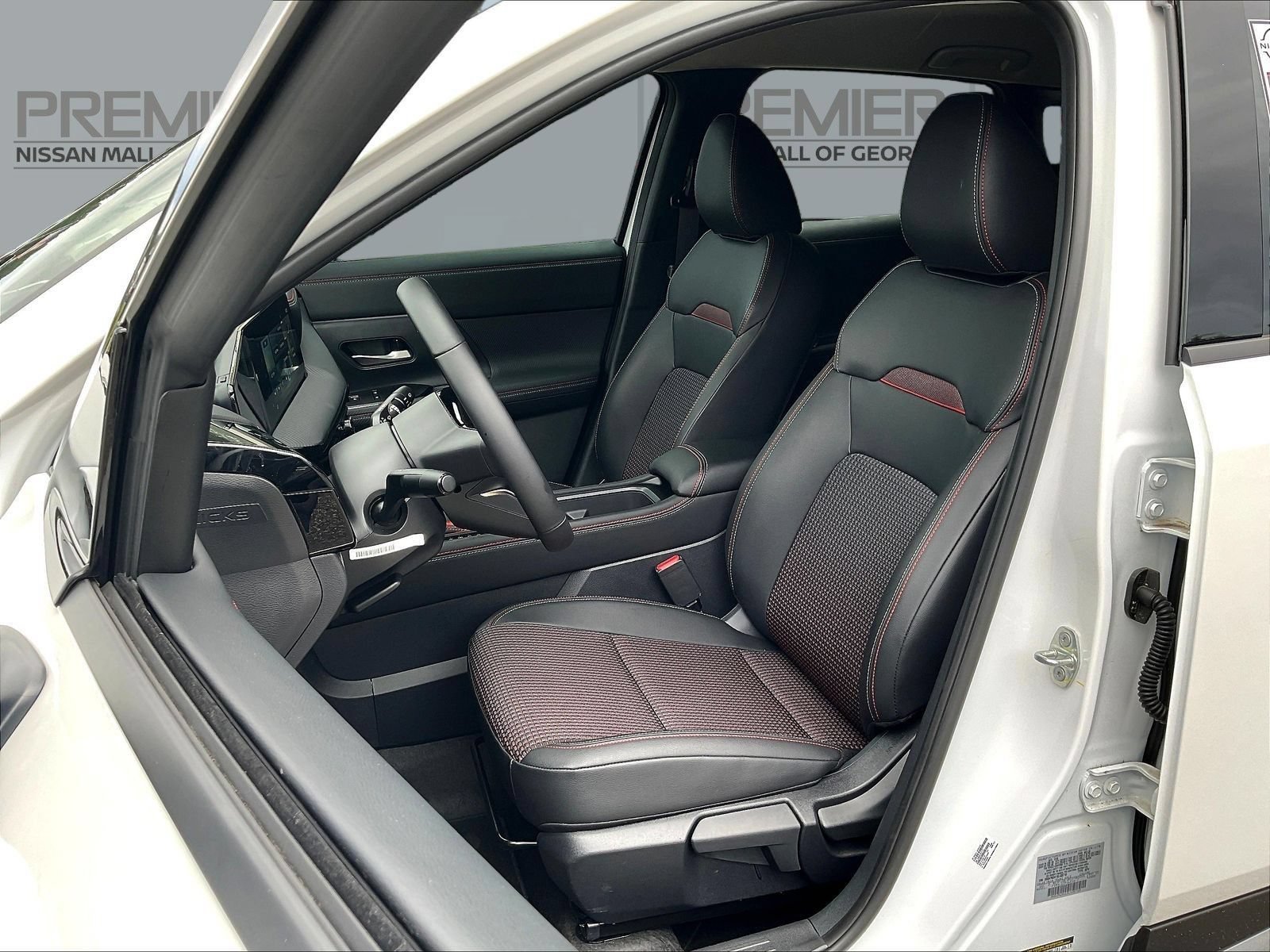 Certified 2025 Nissan Kicks SR FWD image 23
