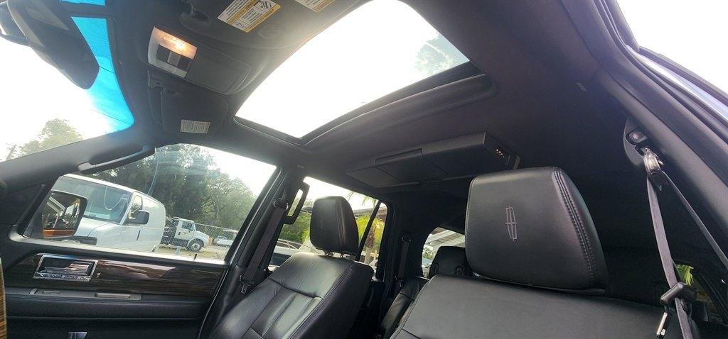 Used 2010 Lincoln Navigator L 4WD image 25