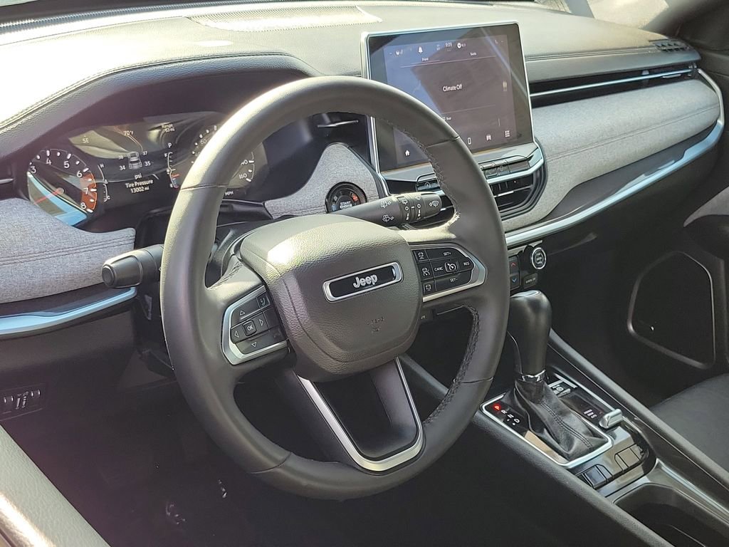 Used 2023 Jeep Compass Latitude w/ Sun and Sound Group image 3