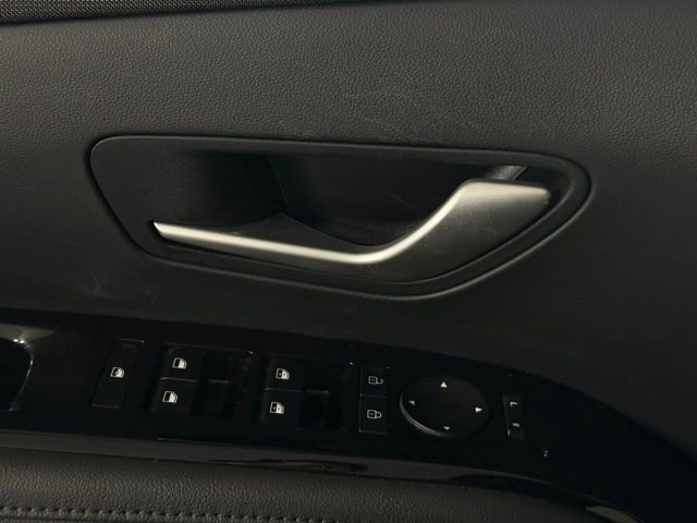 Used 2025 Hyundai Tucson Limited image 16