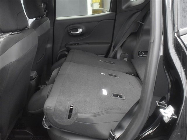 Used 2023 Jeep Renegade Latitude w/ Premium Group image 40