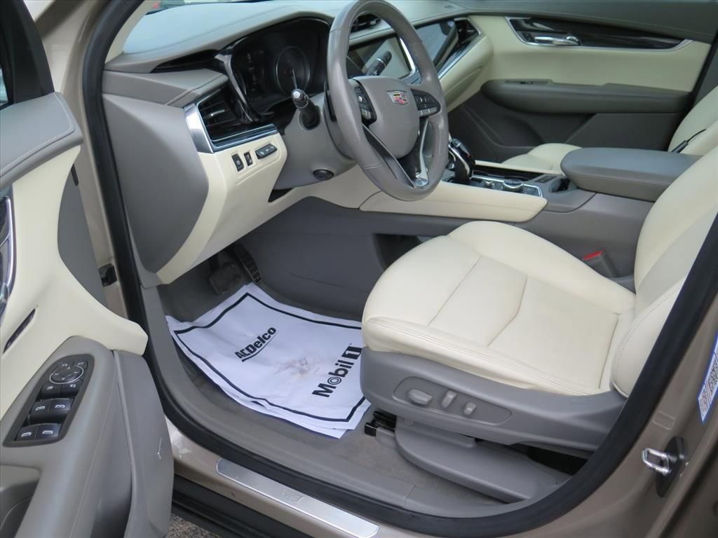 Used 2022 Cadillac XT6 Premium Luxury w/ Technology Package image 9