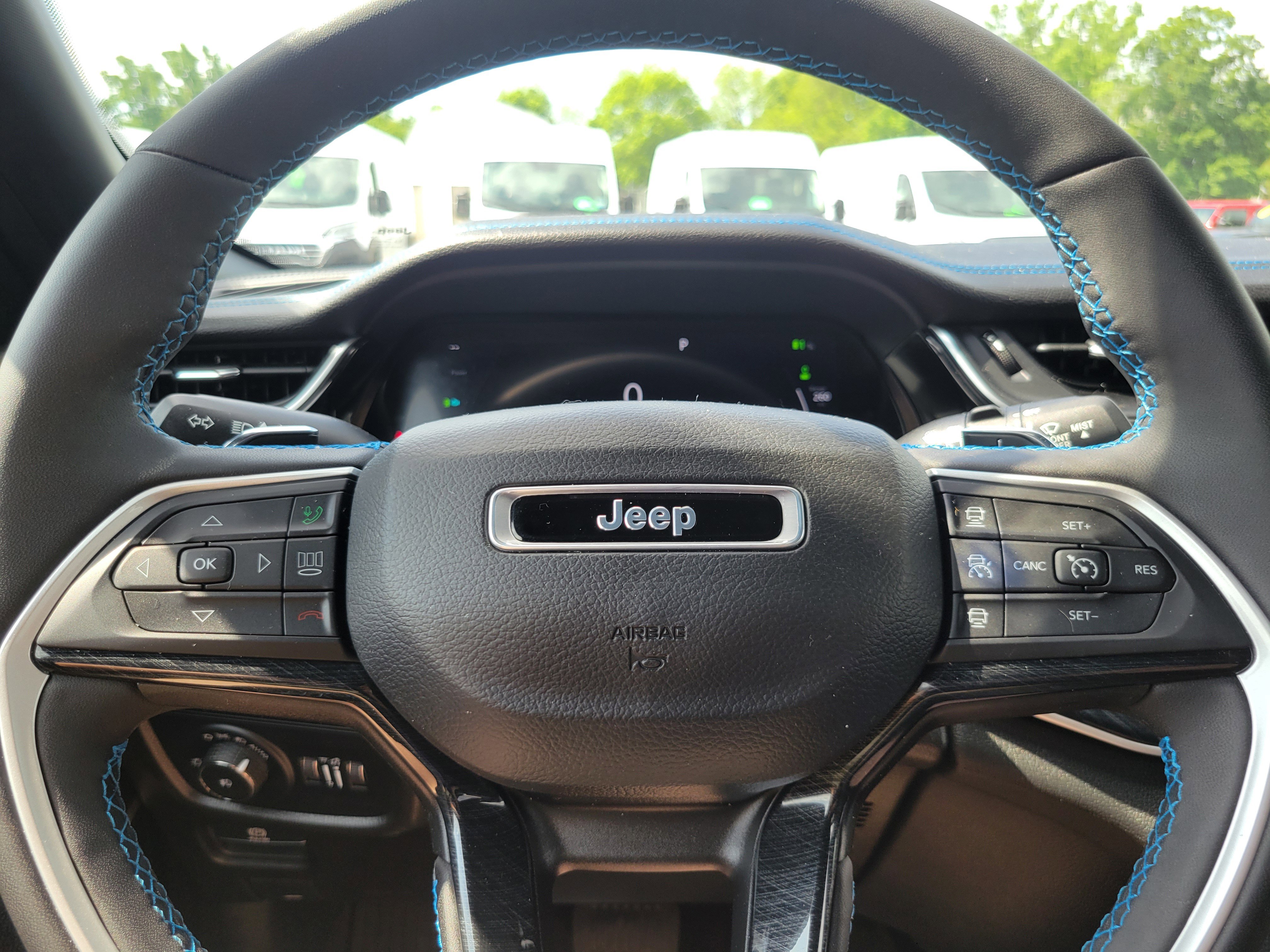 Used 2023 Jeep Grand Cherokee Trailhawk w/ Advanced Protech Group II AWD/4WD image 10