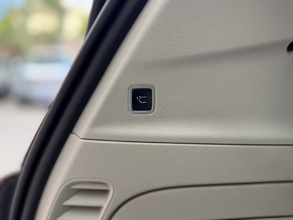 Used 2019 Chrysler Pacifica Limited w/ Advanced Safetytec Group FWD image 34