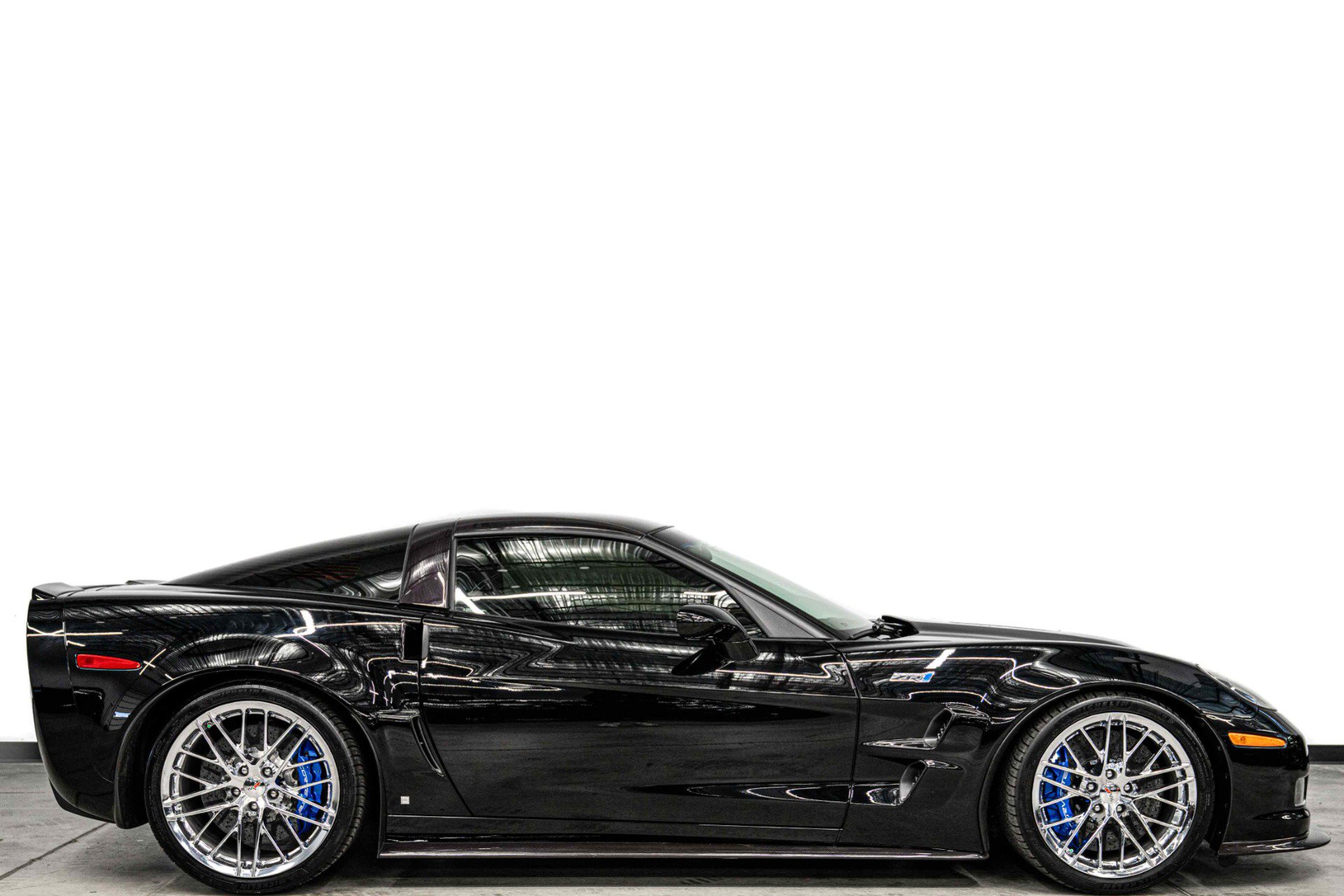 Used 2009 Chevrolet Corvette ZR1 w/ Preferred Equipment Group RWD image 2