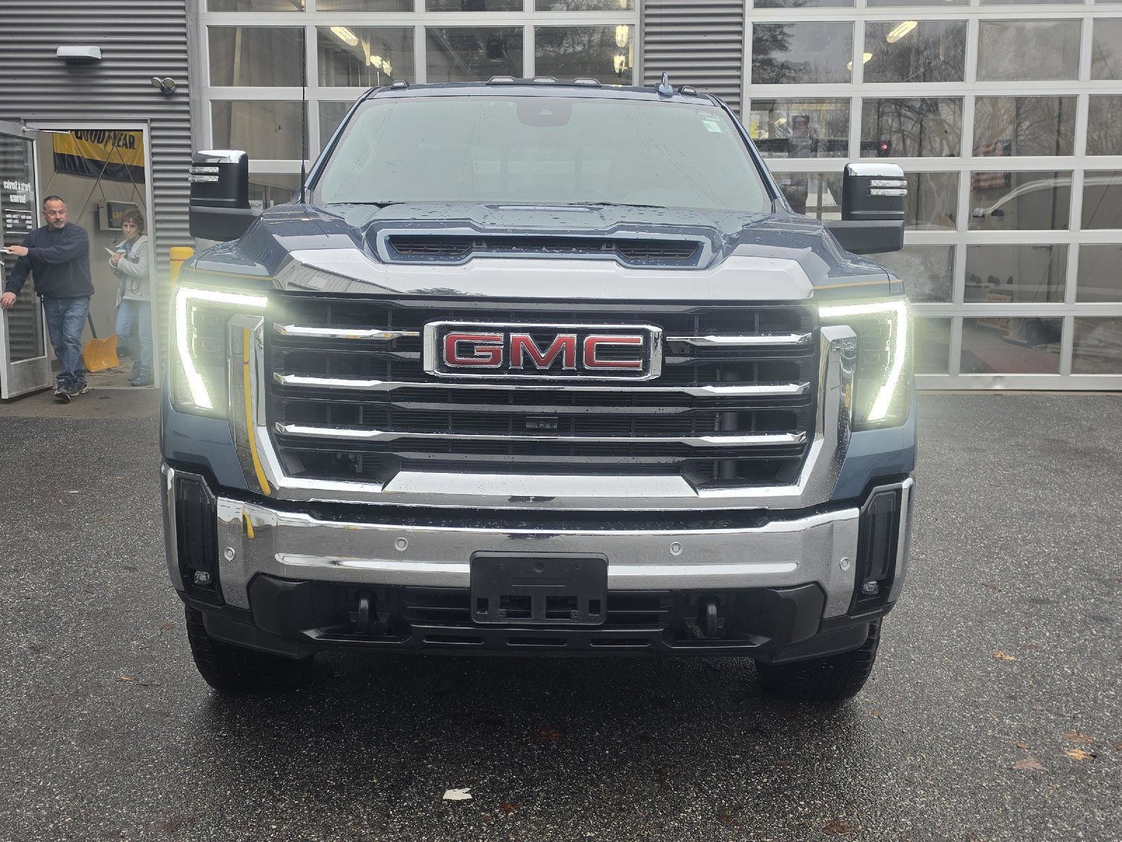 Used 2024 GMC Sierra 2500 SLT w/ SLT Convenience Package image 7