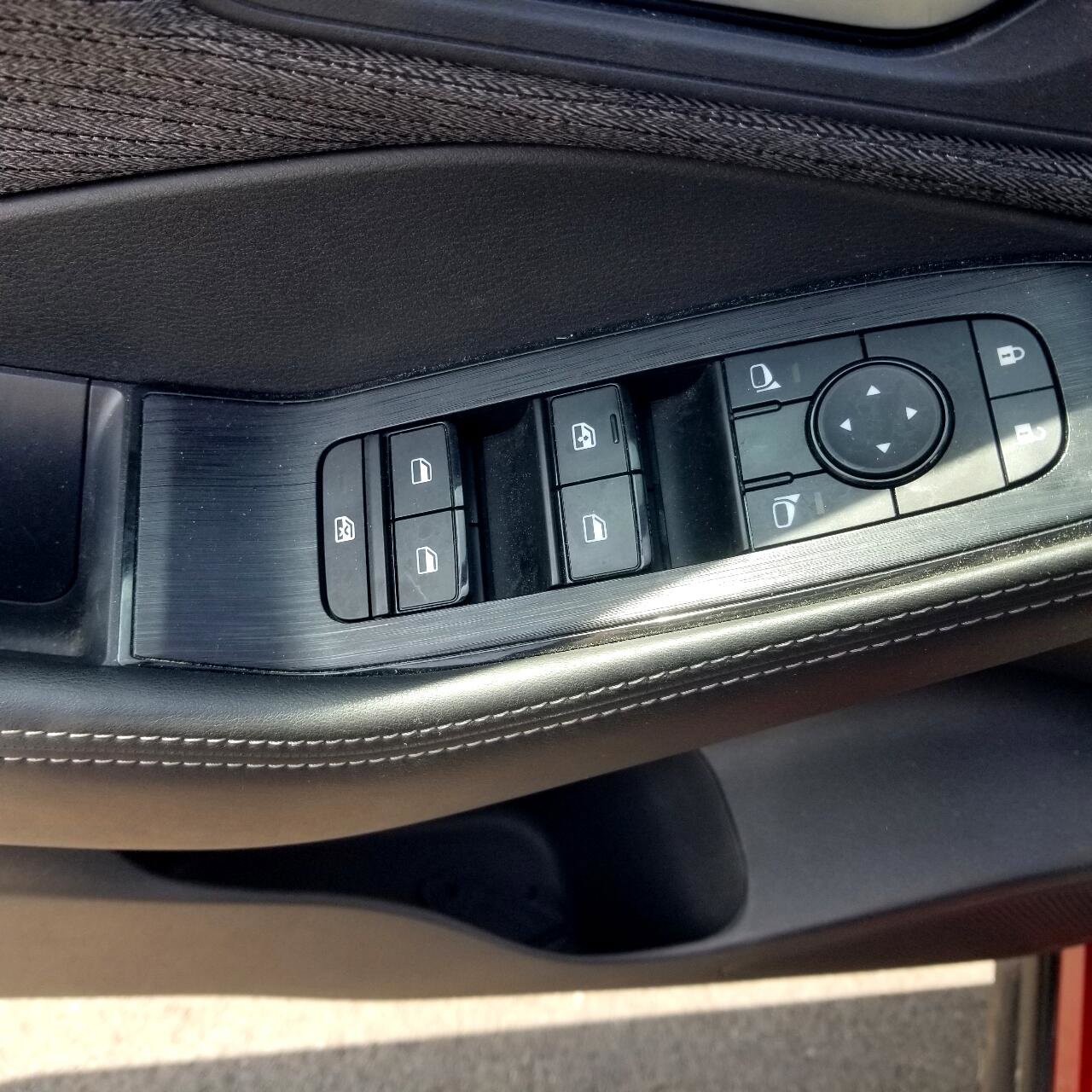 Used 2022 Nissan Rogue SV image 11